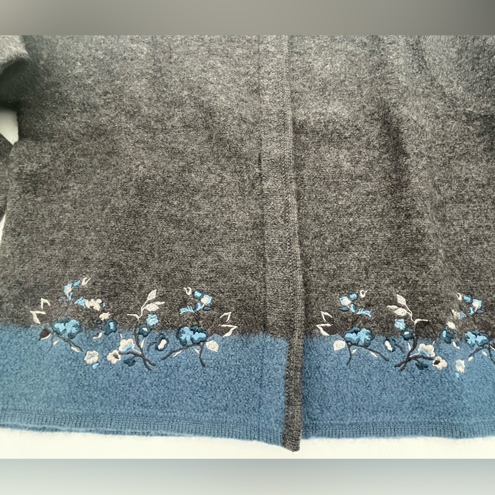 Pendleton Gray Wool Button Cardigan Blue Floral E… - image 4